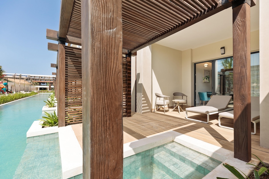 Chambre avec accès piscine